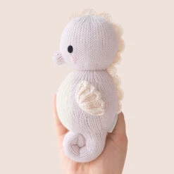 Baby Seahorse (lilac) - Cuddleandkind -Cuddle Kind 04 Baby seahorse lilac