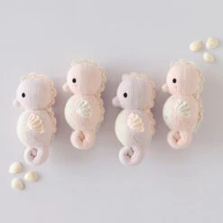 Baby Seahorse (lilac) - Cuddleandkind -Cuddle Kind 05 Babyseahorse lilac